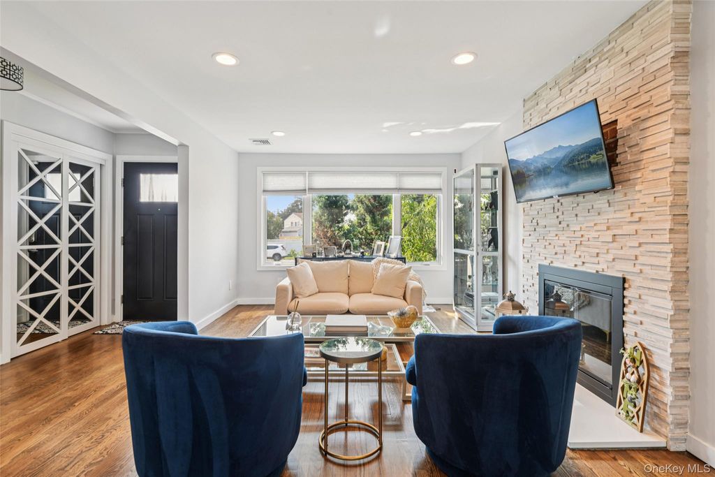 176 Willis Court, Wantagh, NY 11793 — photo 5