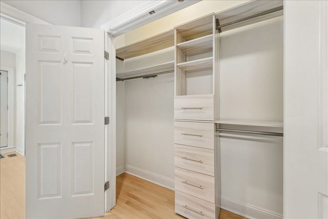 2838 N Damen Avenue 1, Chicago, IL 60618