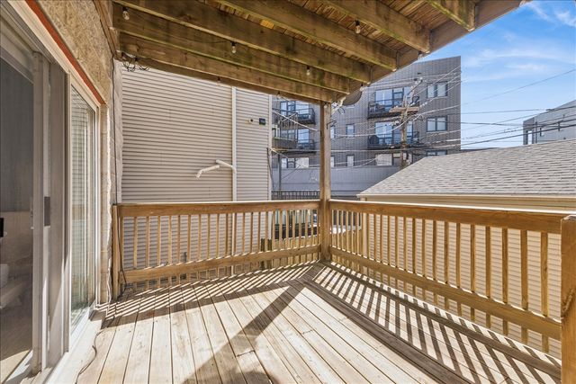 2838 N Damen Avenue 1, Chicago, IL 60618