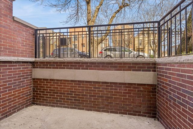 2838 N Damen Avenue 1, Chicago, IL 60618