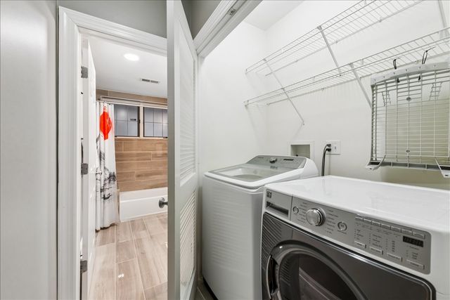 2838 N Damen Avenue 1, Chicago, IL 60618