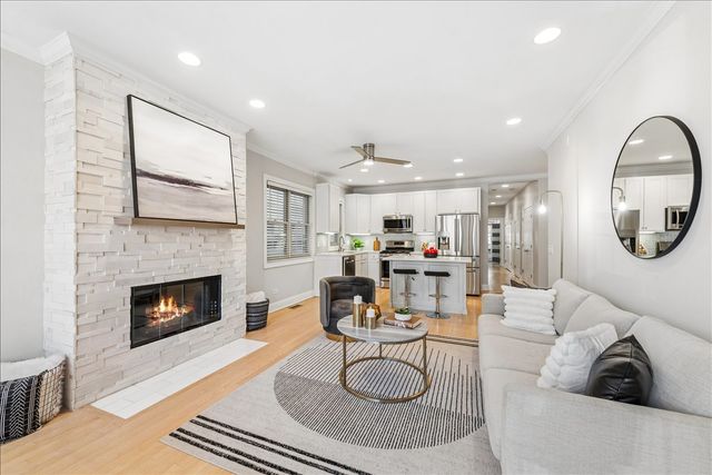 2838 N Damen Avenue 1, Chicago, IL 60618