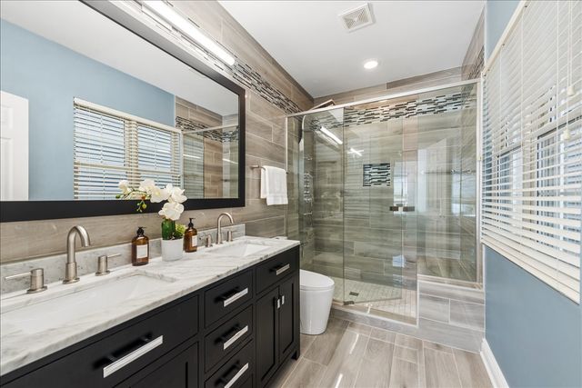 2838 N Damen Avenue 1, Chicago, IL 60618