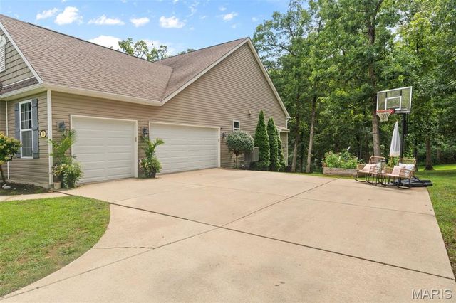 14 Prairie Lake Court, Wentzville, MO 63385