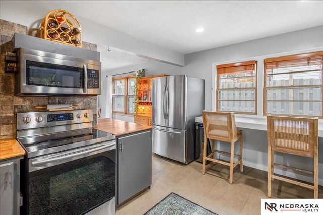 5823 Burdette Street, Omaha, NE 68104