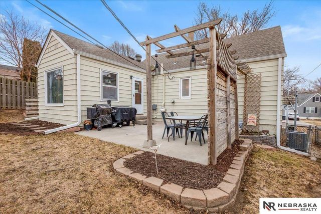 5823 Burdette Street, Omaha, NE 68104