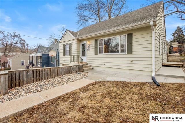 5823 Burdette Street, Omaha, NE 68104