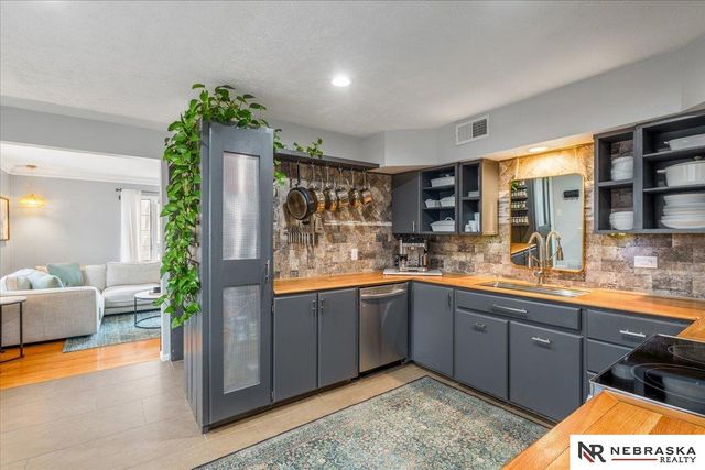 5823 Burdette Street, Omaha, NE 68104