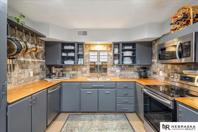 5823 Burdette Street, Omaha, NE 68104