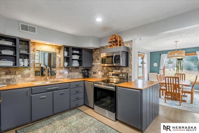 5823 Burdette Street, Omaha, NE 68104