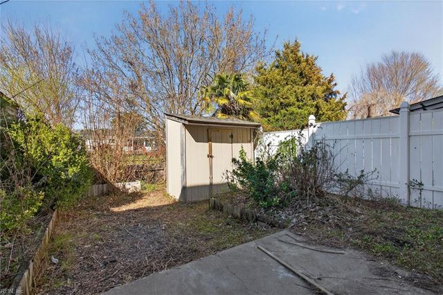 3832 Chancery LN, Virginia Beach, VA 23452