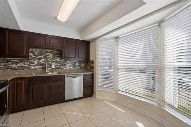 3832 Chancery LN, Virginia Beach, VA 23452