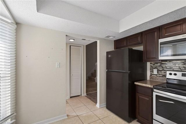 3832 Chancery LN, Virginia Beach, VA 23452