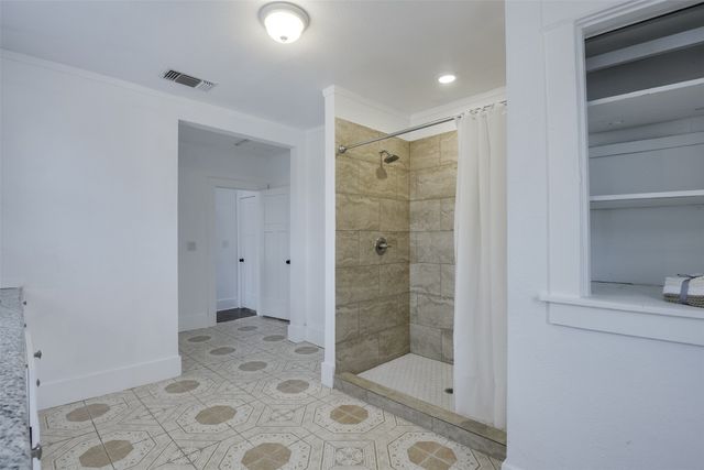 3000 S Jennings, Fort Worth, TX 76110