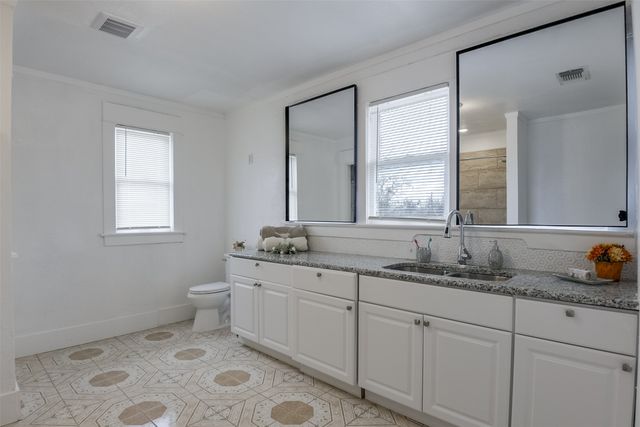 3000 S Jennings, Fort Worth, TX 76110