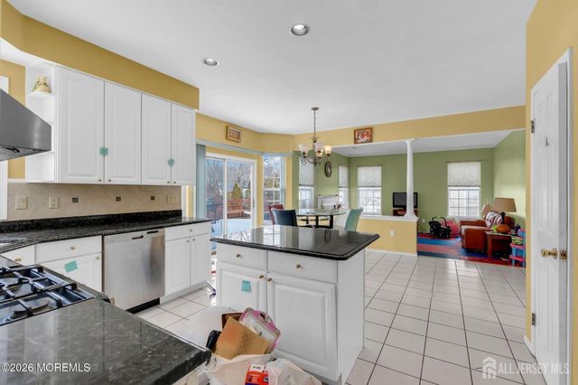 18 Lysbeth Lane, Matawan, NJ 07748