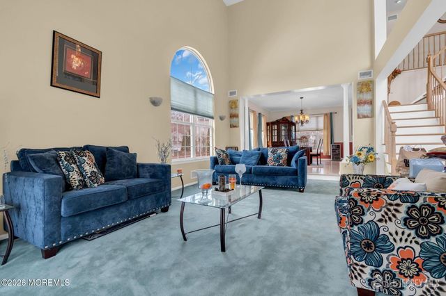 18 Lysbeth Lane, Matawan, NJ 07748