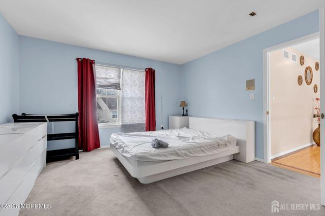 18 Lysbeth Lane, Matawan, NJ 07748