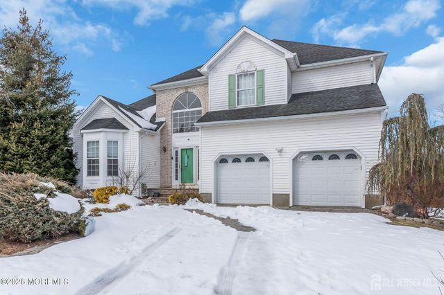 18 Lysbeth Lane, Matawan, NJ 07748