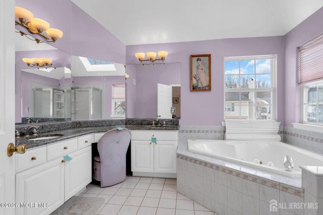 18 Lysbeth Lane, Matawan, NJ 07748