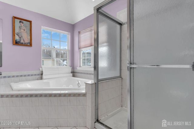 18 Lysbeth Lane, Matawan, NJ 07748