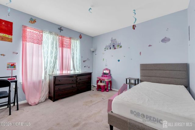 18 Lysbeth Lane, Matawan, NJ 07748