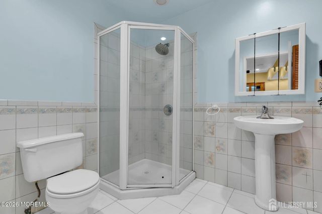 18 Lysbeth Lane, Matawan, NJ 07748