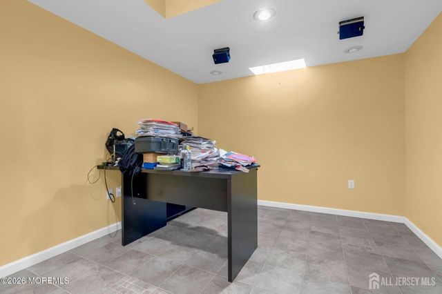 18 Lysbeth Lane, Matawan, NJ 07748