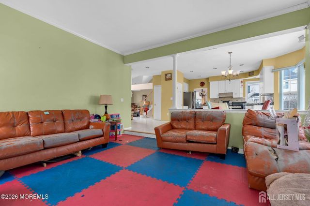 18 Lysbeth Lane, Matawan, NJ 07748