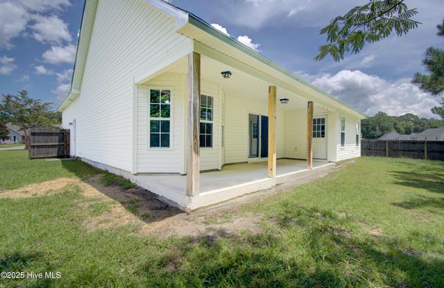 102 Chinkapin Court, Jacksonville, NC 28546
