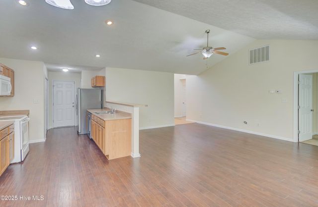 102 Chinkapin Court, Jacksonville, NC 28546