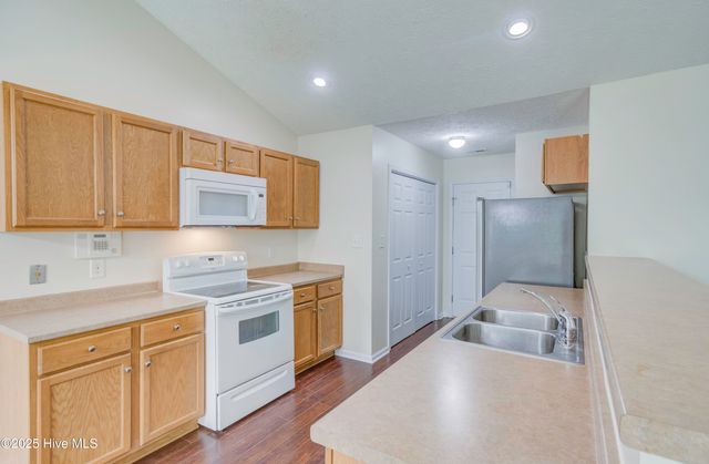 102 Chinkapin Court, Jacksonville, NC 28546