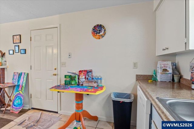 1254 8th St NW, Salem, OR 97304