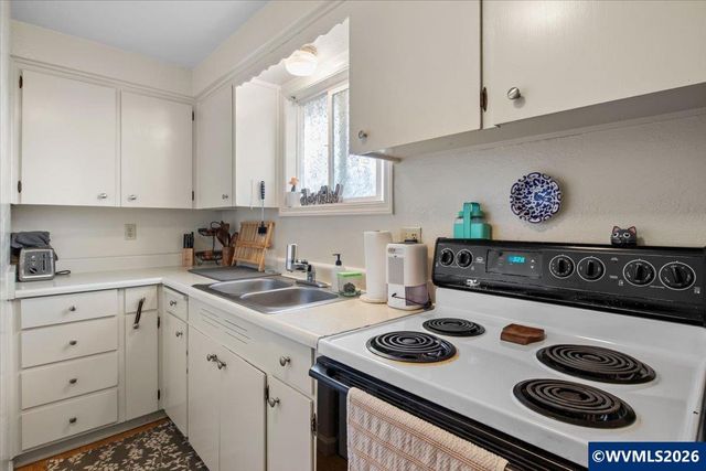 1254 8th St NW, Salem, OR 97304