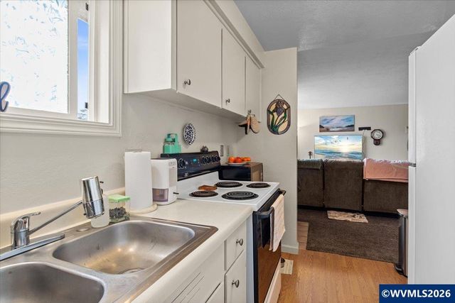 1254 8th St NW, Salem, OR 97304