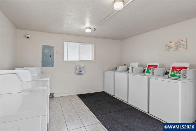 1254 8th St NW, Salem, OR 97304