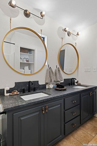 511 Olive St, Fredericksburg, TX 78624