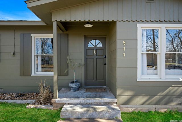 511 Olive St, Fredericksburg, TX 78624