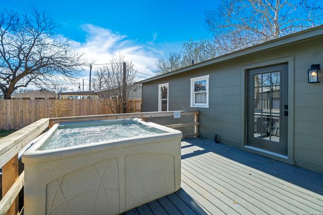 511 Olive St, Fredericksburg, TX 78624