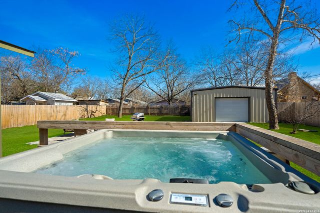 511 Olive St, Fredericksburg, TX 78624