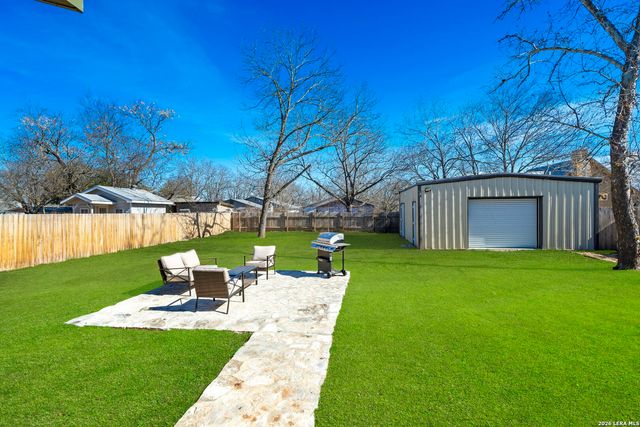 511 Olive St, Fredericksburg, TX 78624