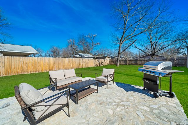 511 Olive St, Fredericksburg, TX 78624