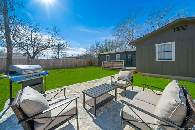 511 Olive St, Fredericksburg, TX 78624