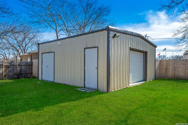 511 Olive St, Fredericksburg, TX 78624