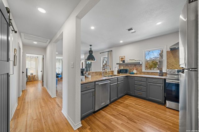 511 Olive St, Fredericksburg, TX 78624