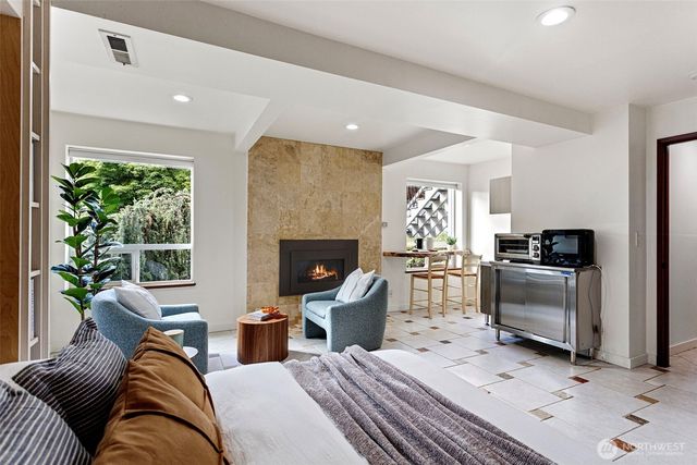 5712 141st Place SE, Bellevue, WA 98006