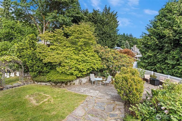 5712 141st Place SE, Bellevue, WA 98006