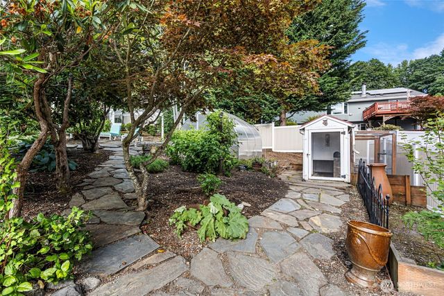 5712 141st Place SE, Bellevue, WA 98006