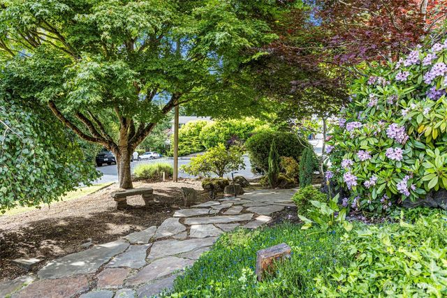5712 141st Place SE, Bellevue, WA 98006