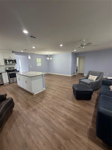 816 S Dixon Street, Gainesville, TX 76240